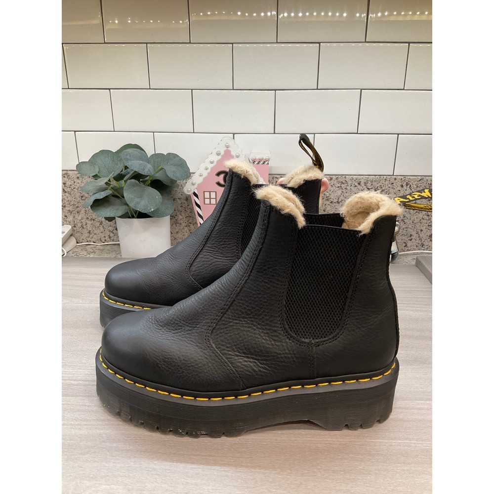 DR. MARTENS PLATFORM CHELSEA BOOTS MENS 9 LADIES 10